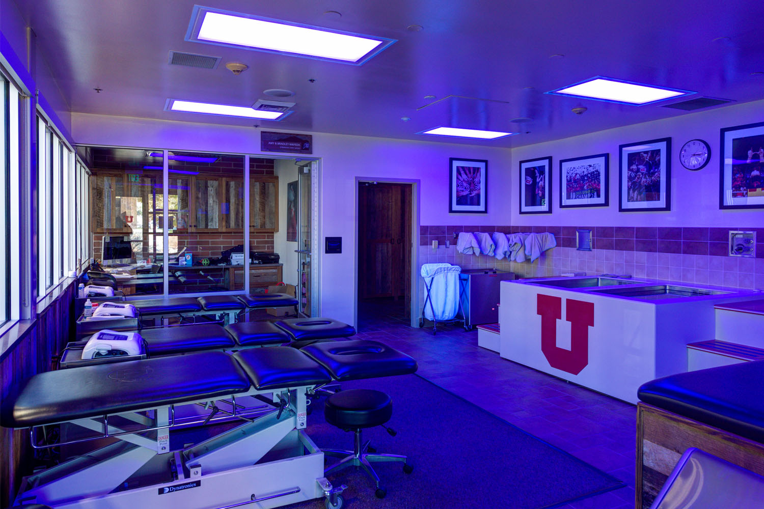 Locker room with Indigo-Clean Technology lighting