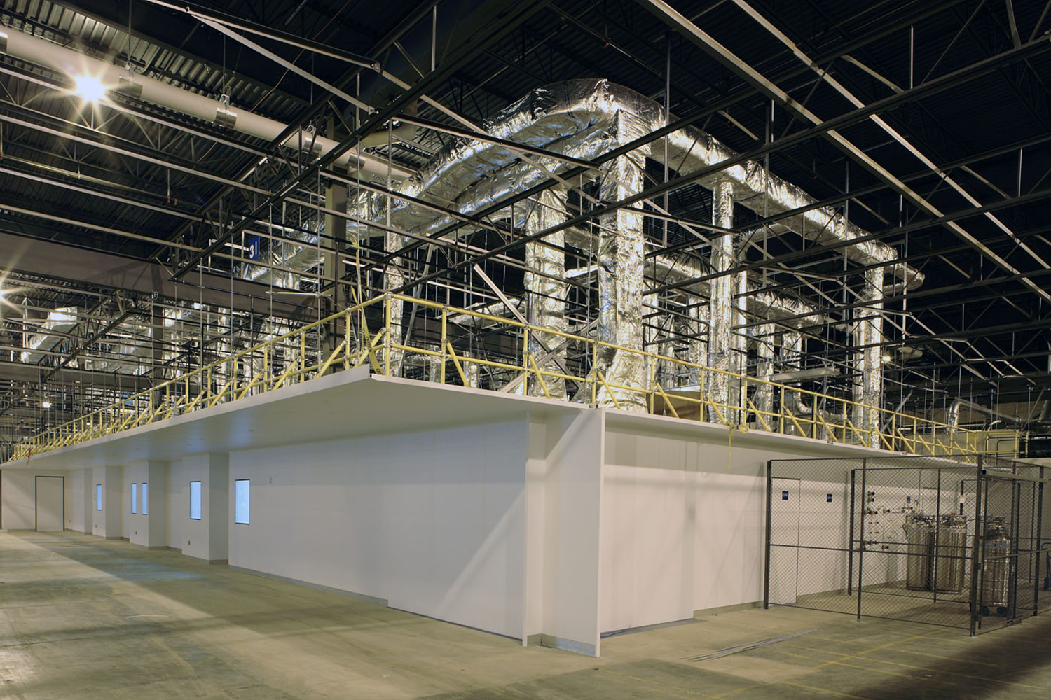 Modular Cleanroom with Top Access Lighting